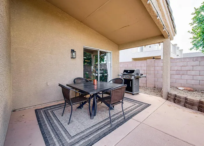Holiday home Swim & Unwind: 'wildrose Retreat' In Mesa! *